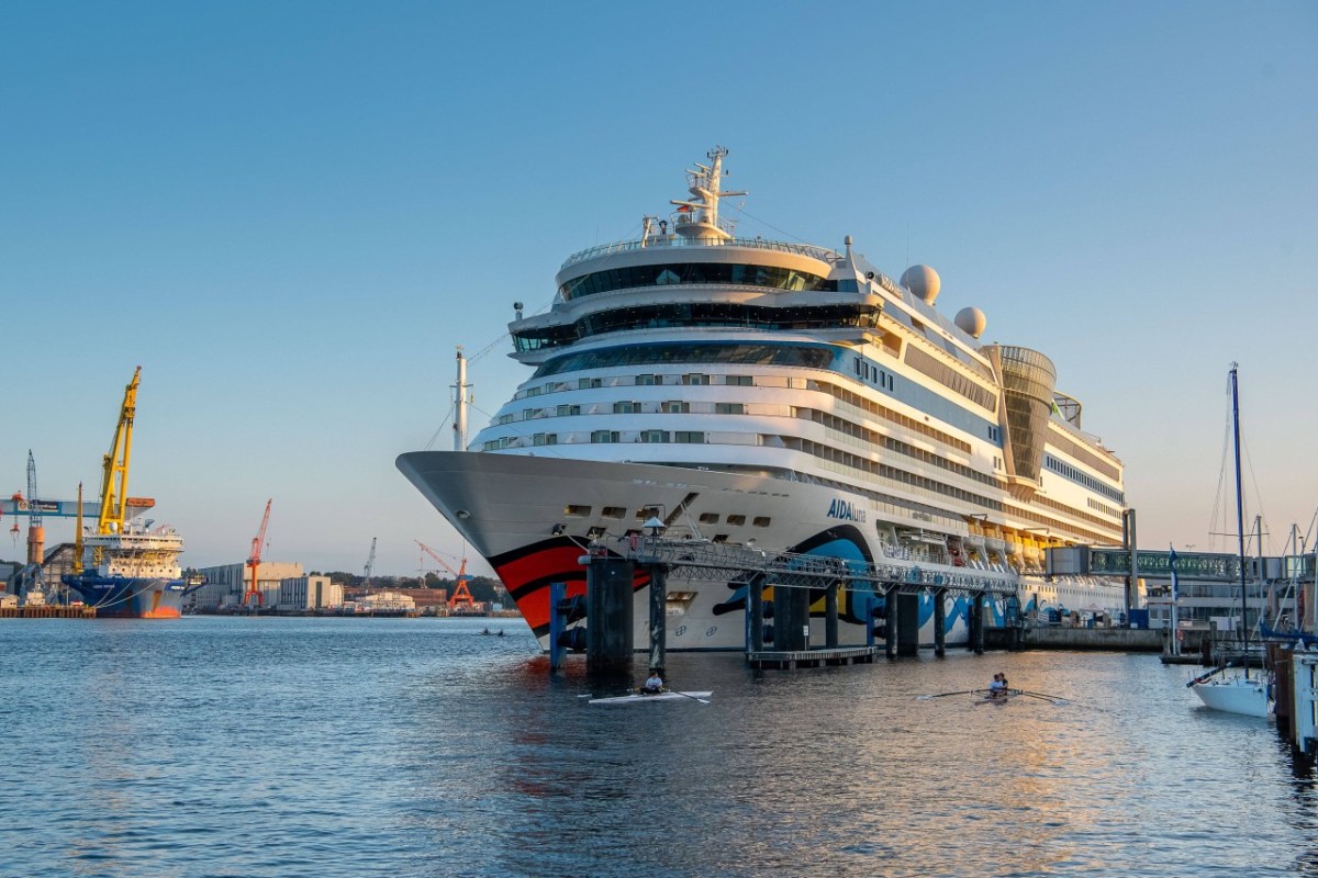 Die AidaLuna am Hafen von Kiel, Aida will auch die Lebensmittelabfälle an Bord reduzieren, Mit der „Aida nova“ konnte die Reederei eine Weltpremiere feiern