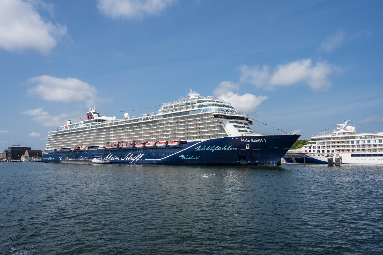 Die „Mein Schiff 1“ im Hafen in Kiel. Auch Aida-Dampfer legen dort regelmäßig an. 