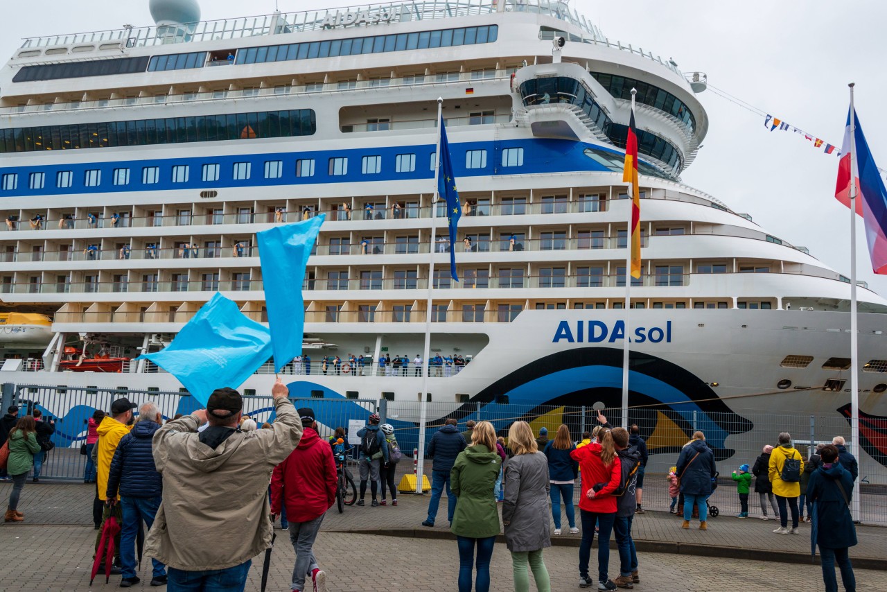 Ein Aida-Schiff im Hafen von Kiel.