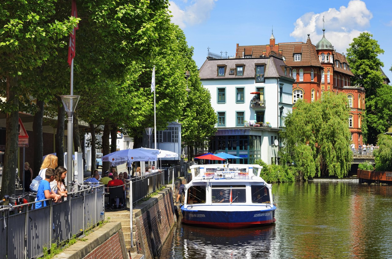 Das historische Quartier rund um den Bergedorfer Hafen mit einer Barkasse. Das historische Quartier rund um den Bergedorfer Hafen mit einer Barkasse.