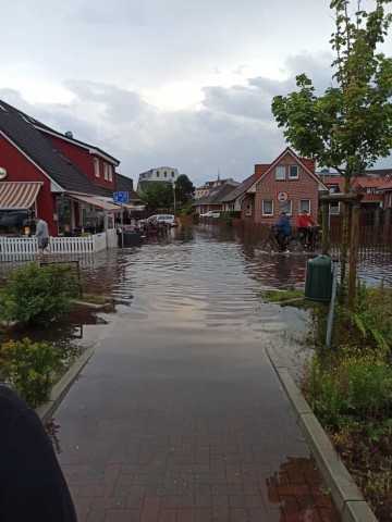 Bei einem heftigen Gewitter auf Borkum wurden viele Straßen überschwemmt.