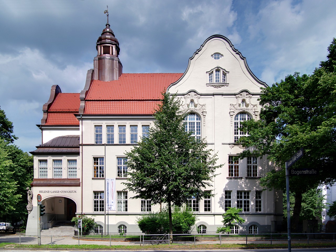 An Schulen wie dem Helene Lange Gymnasium in Hamburg soll es bald Impfangebote geben.