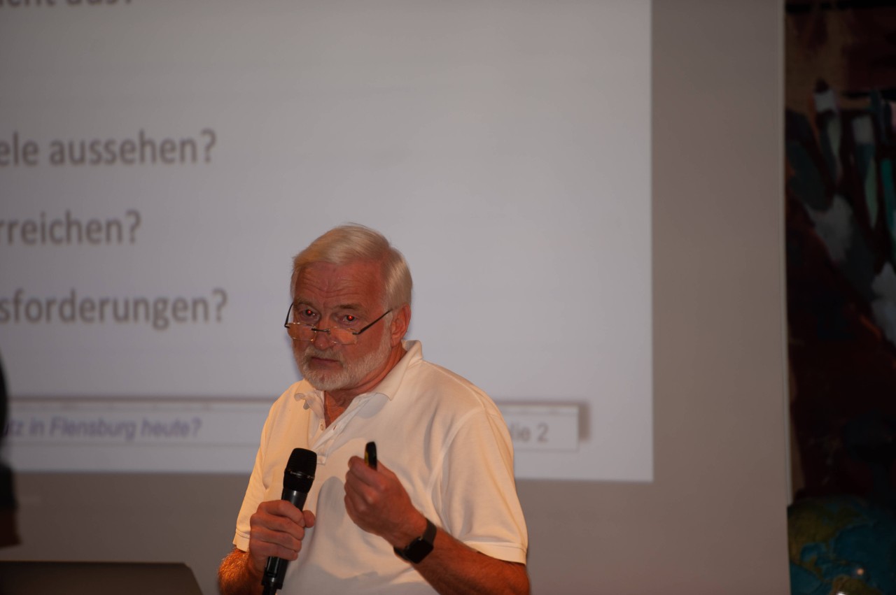 Olav Hohmeyer von der Europa-Universität Flensburg machte bei der Veranstaltung die Dringlichkeit zur Lösung des Klimaproblems deutlich.