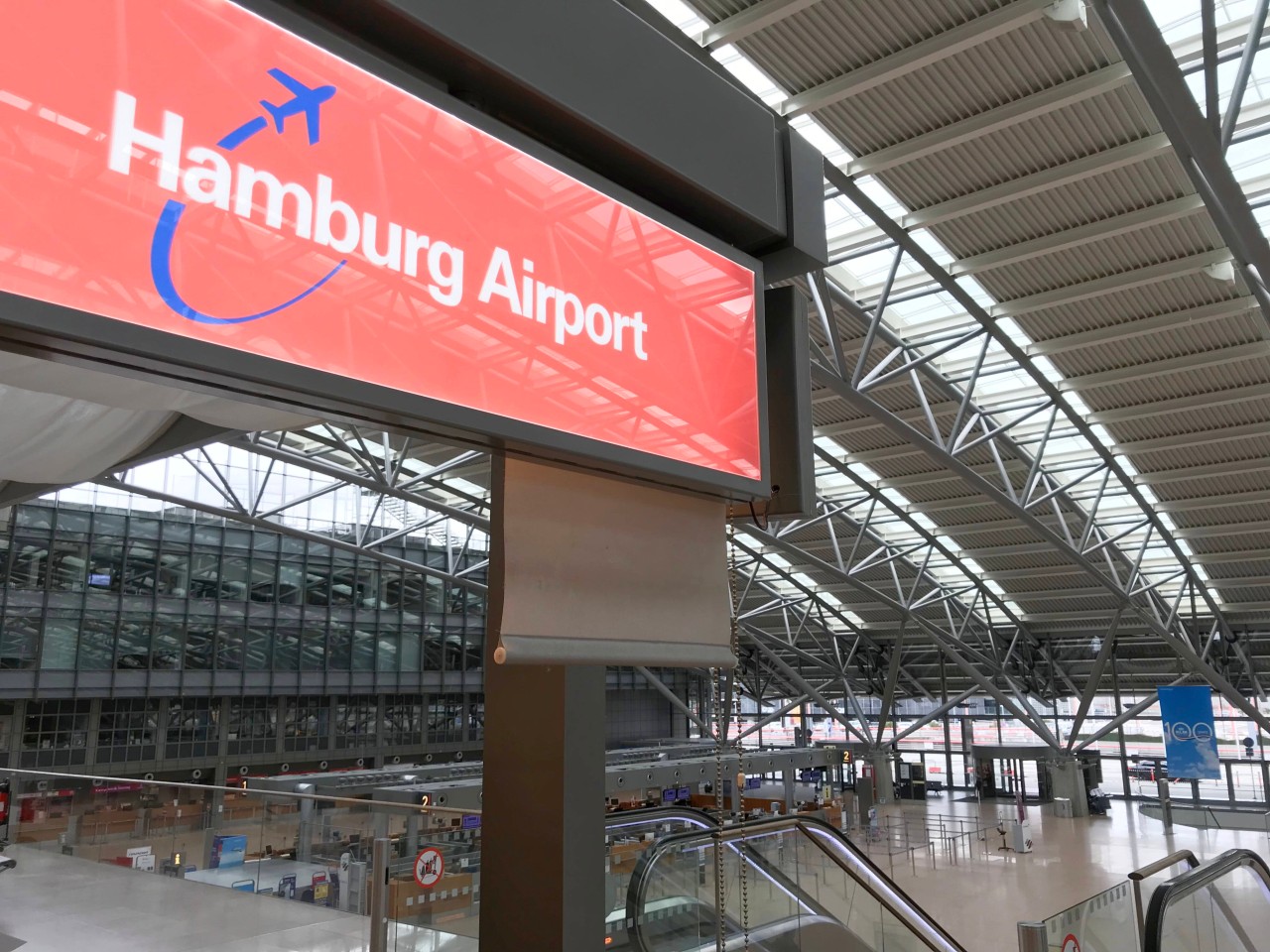 Urlauber müssen sich am Flughafen in Hamburg auf etwas gefasst machen! (Symbolbild)