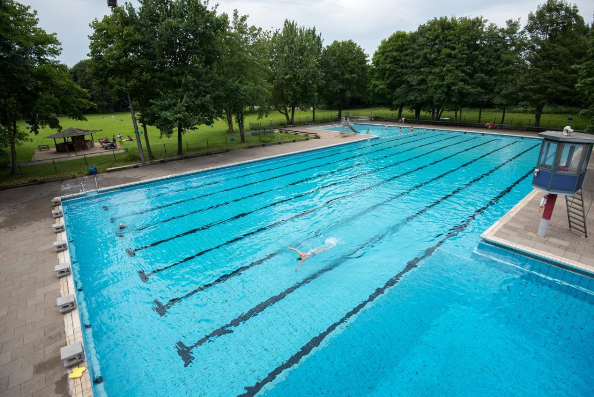 Hamburg Aschberg Freibad.jpg