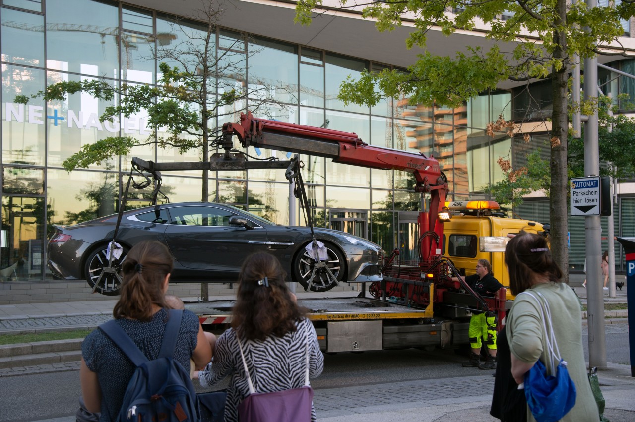 Nach 90 Minuten stand der Aston Martin auf dem Abschlepper.