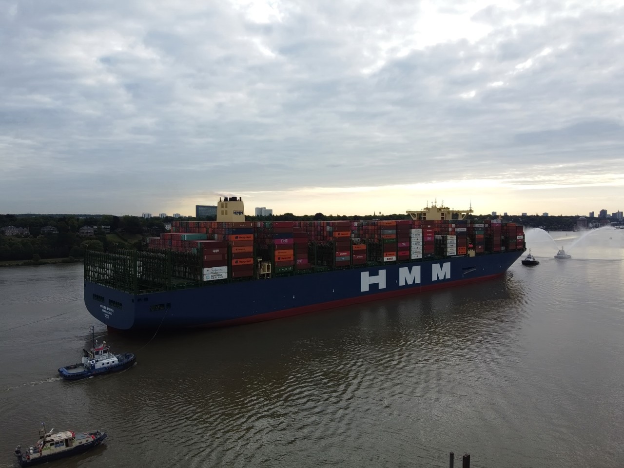 Dickes Ding: die „HMM Algeciras“ im Hafen von Hamburg