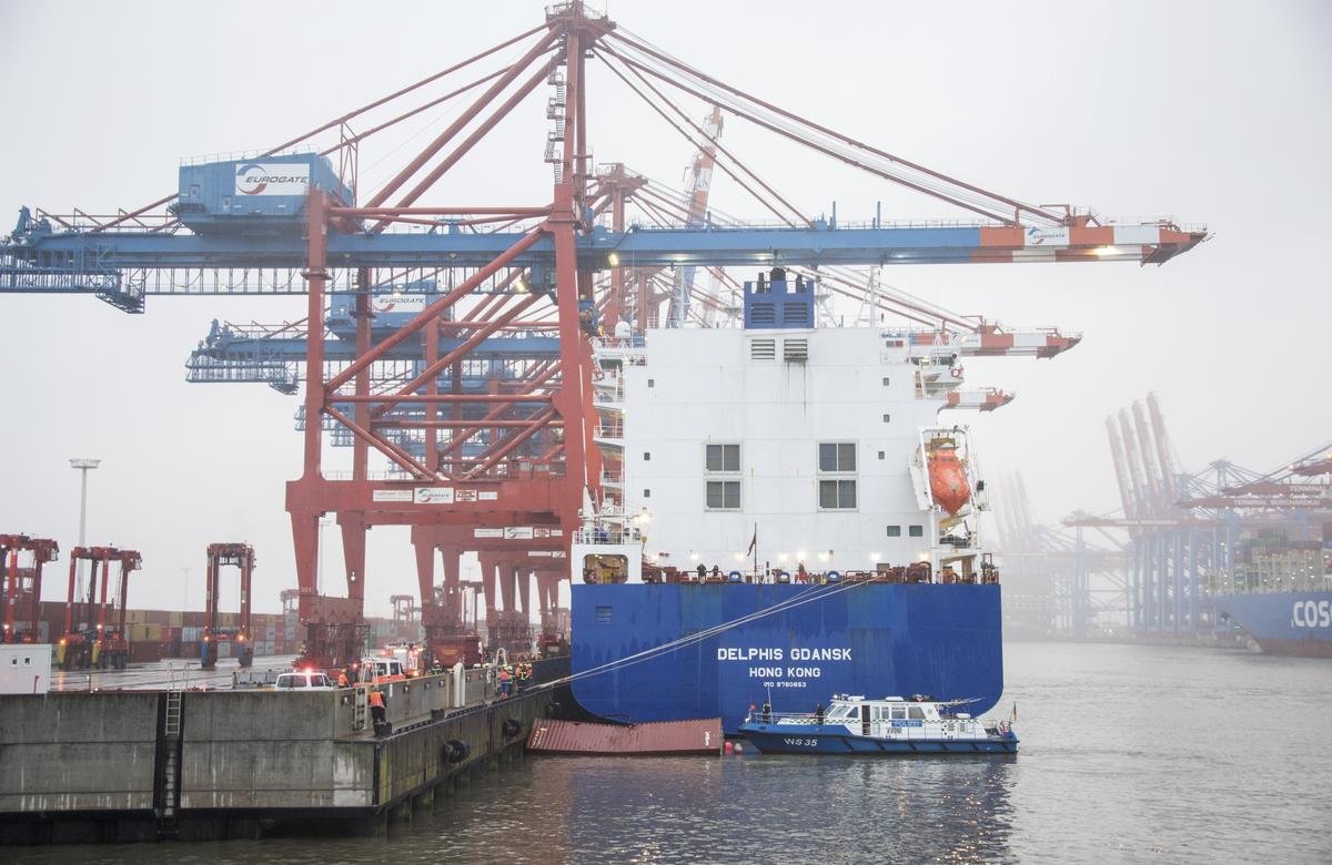 Hamburg Hafen Container 2.jpg