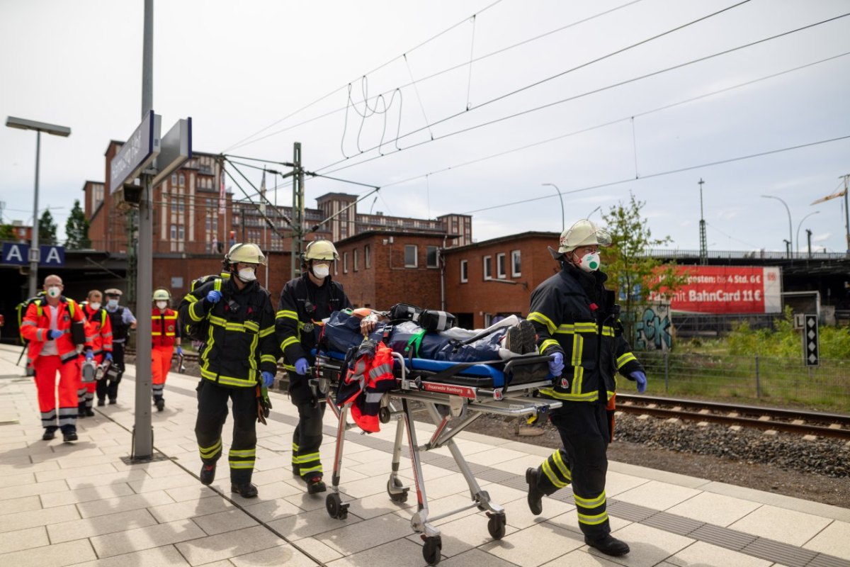 Hamburg Hauptbahnhof Drama Gleisen Polizei Rettungskräfte Feuerwehr