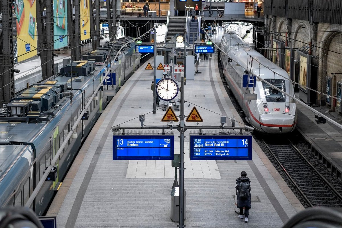 Hamburg Hauptbahnhof Unfall Polizei Feuerwehr.jpg