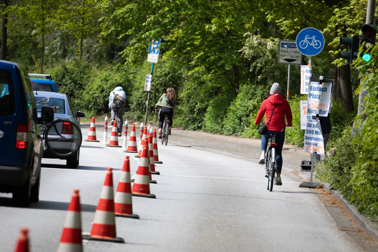 Rund 750 Meter lang war die extra für Radfahrer abgesperrte Spur in der Straße An der Alster. 