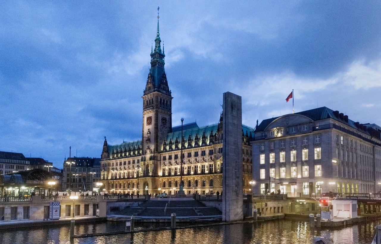 Das Hamburger Rathaus, der Sitz des Senats