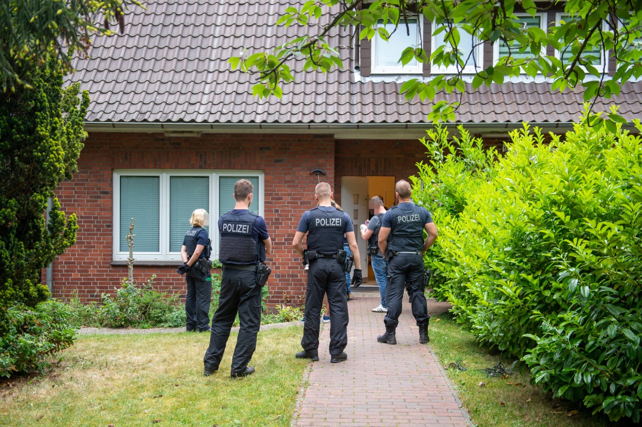 Auch ein Haus in Stelle wurde von der Bundespolizei durchsucht. 