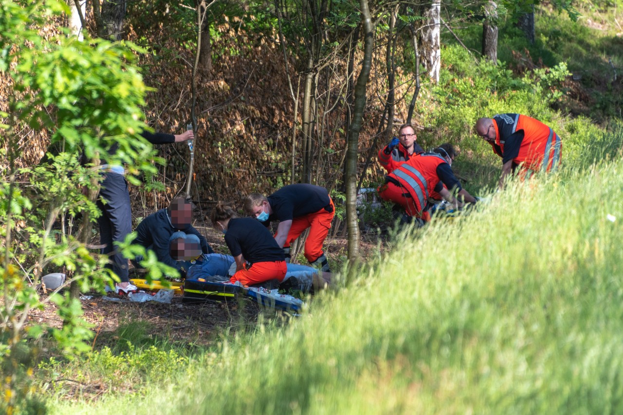 Als die Rettungskräfte am Unfallort ankamen, wurden die Verletzten schon von Ersthelfern versorgt. 