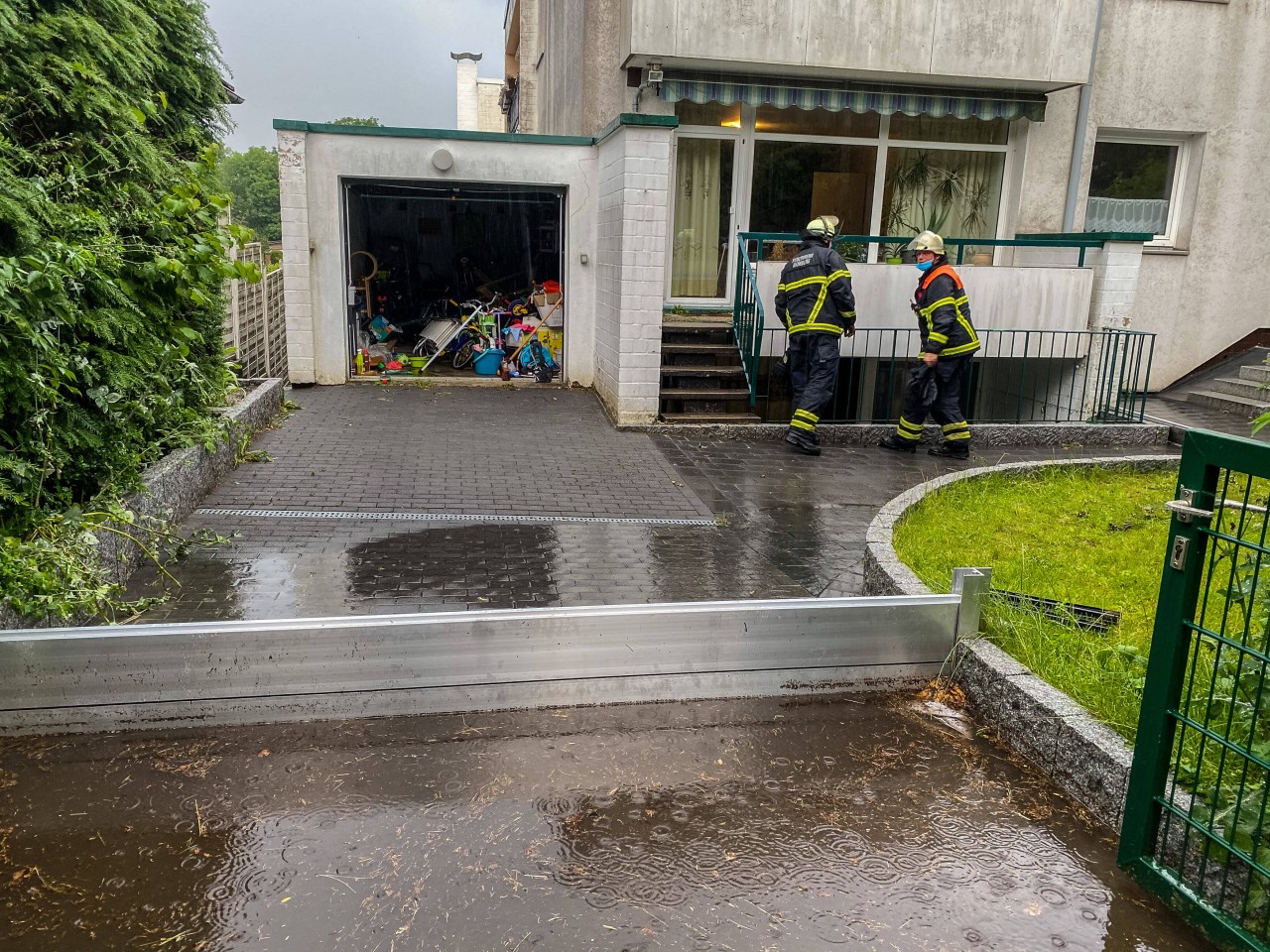 Keller und Garagen in Hamburg standen wegen dem Unwetter unter Wasser. 