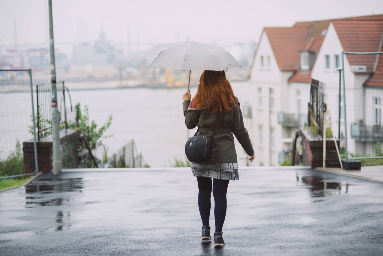 Ein Regenschirm ist für die kommenden Tage in Hamburg und Norddeutschland nicht die schlechteste Option. 