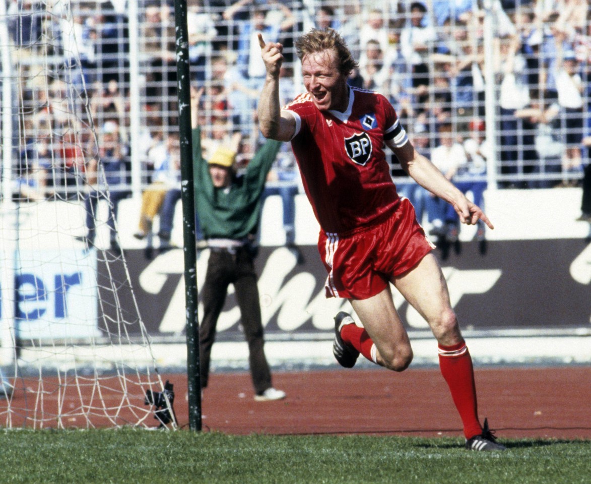 Schützenfest im Volkspark: Horst Hrubesch und der HSV schießen Bremen ab.