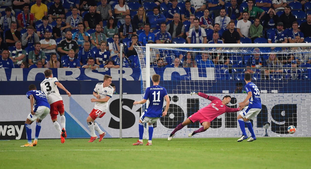 Heyer erzielt das 2:1 für den Hamburger SV gegen den FC Schalke 04