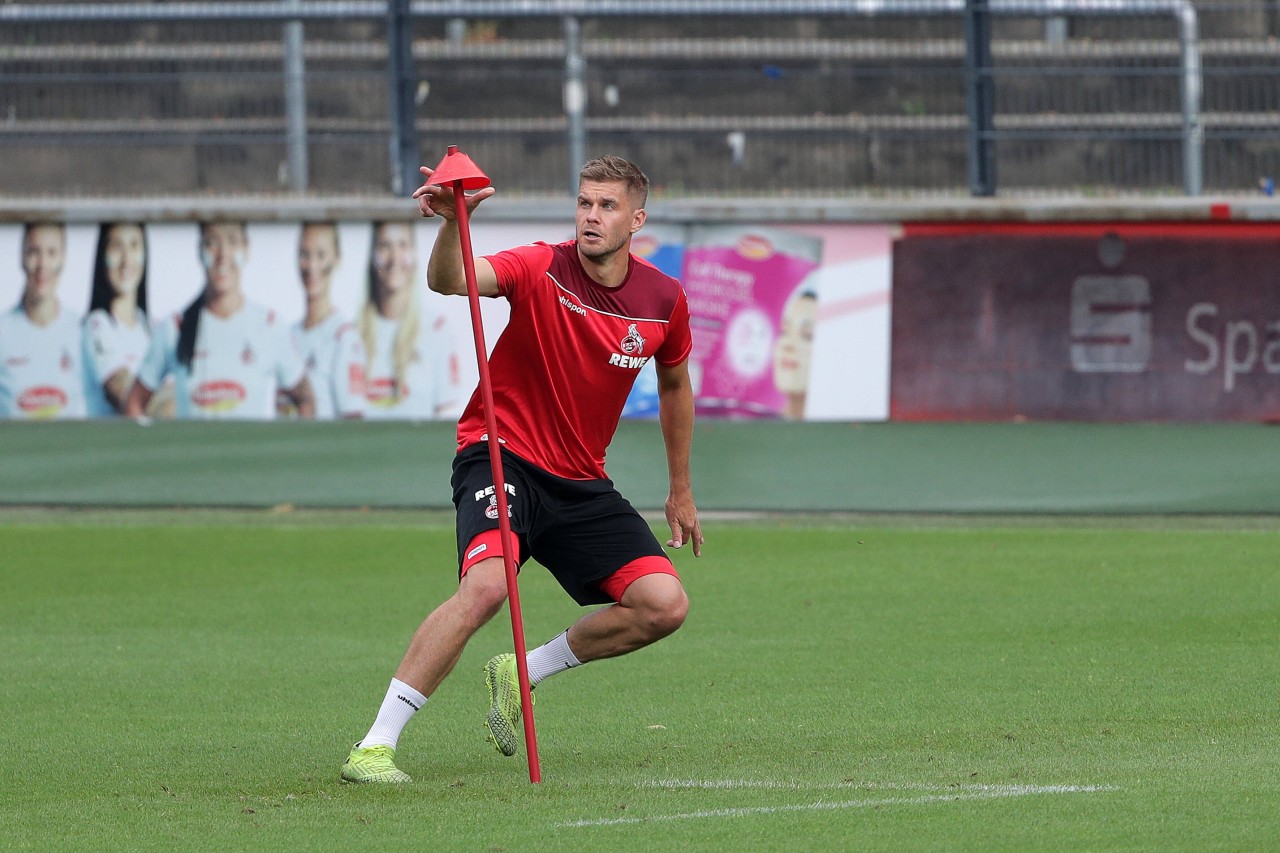 Noch trainiert Simon Terodde beim 1. FC Köln. Der Hamburger SV will den Torjäger an die Elbe holen.