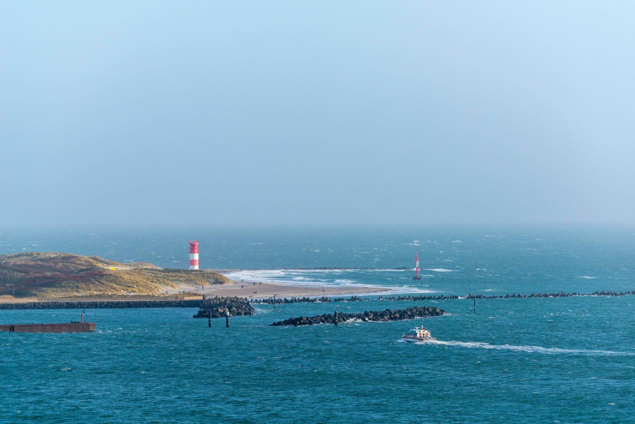 Als der Notruf abgesetzt wurde, war der Seemann von Helgoland auf dem Weg nach Hamburg (Symbolbild).