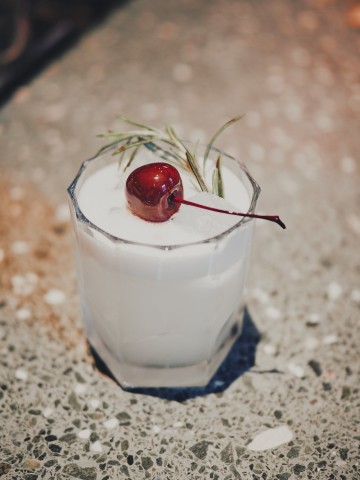 Der Signature Drink des Hauses: Rosemary Pisco Sour
