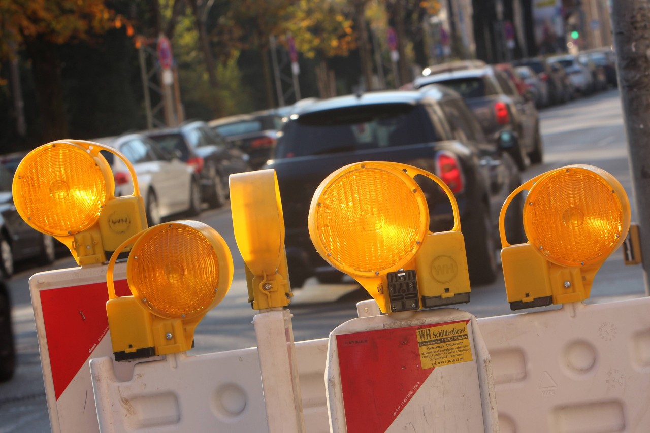 Wegen der Schäden ist die Straße in Kiel komplett abgesperrt. (Symbolbild) 