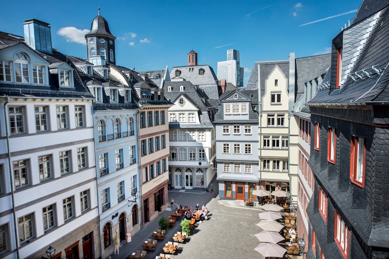 Keine alten Bauten, sondern für viel Geld nach historischem Vorbild neu geschaffen und im September 2018 eröffnet: Die „neue Altstadt“ in Frankfurt.