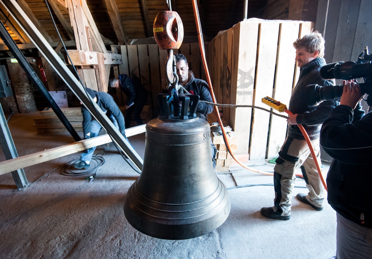 Eine der Glocken in der Marienkirche zu Lübeck. 2019 wurden drei zusätzliche Glocken installiert. (Archivbild)