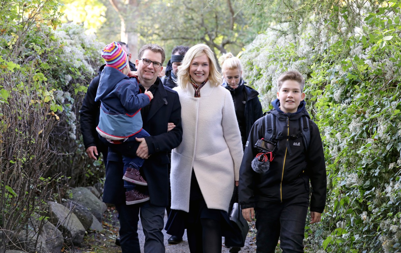Manuela Schwesig mit ihrem Mann Stefan und den Kindern Julia und Julian im Oktober 2019