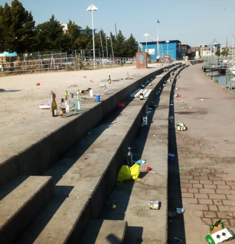 Dieses Bild aus Rostock, der größten Stadt Mecklenburg-Vorpommerns, verärgert viele. 