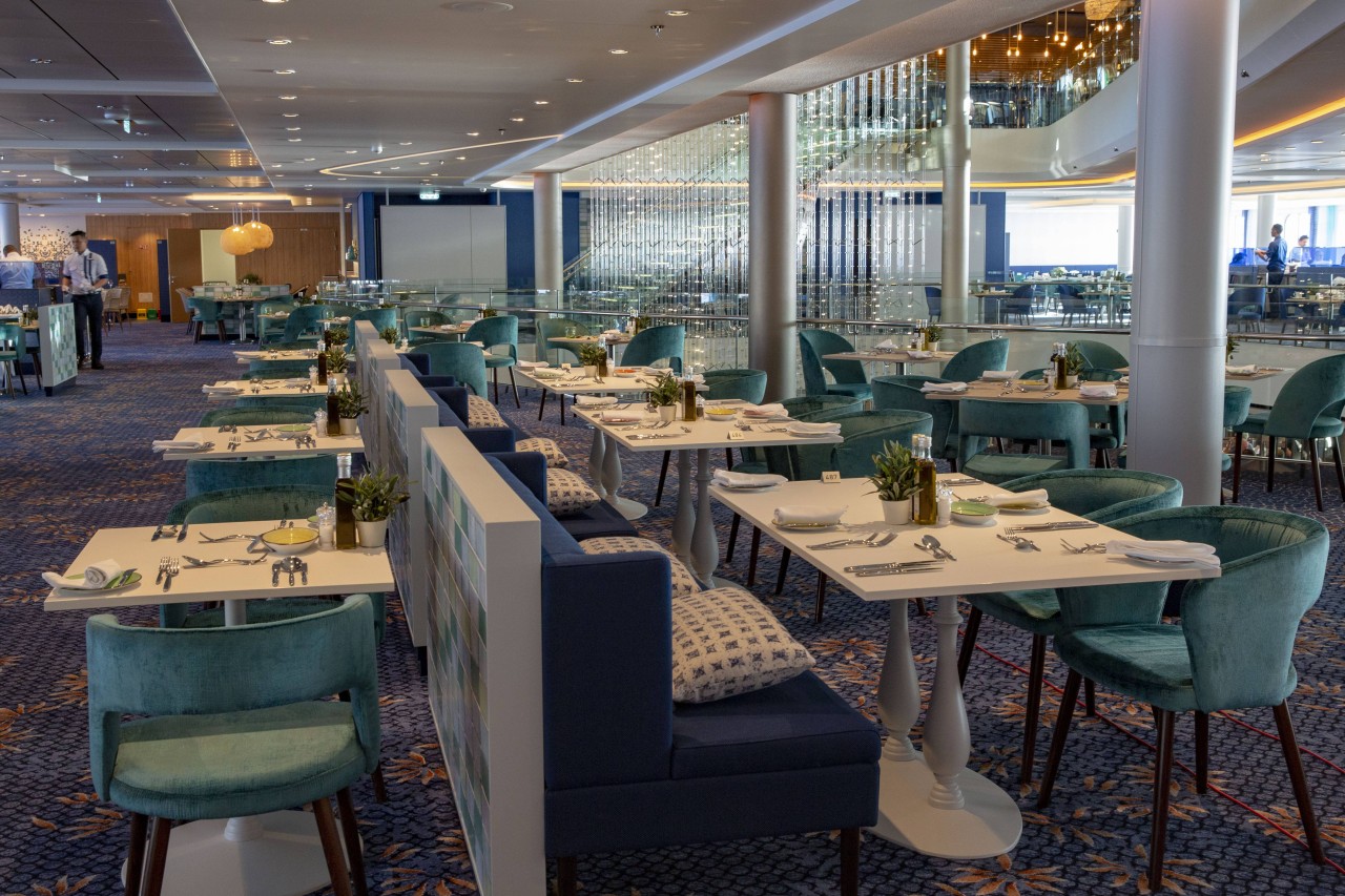 Hier wird bald gespeist: Restaurant an Bord der „Mein Schiff 2“.
