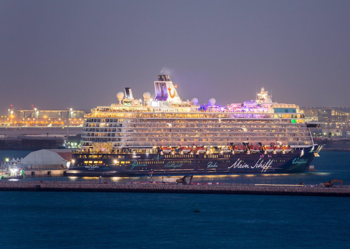 Mein Schiff 5 Passagier.jpg