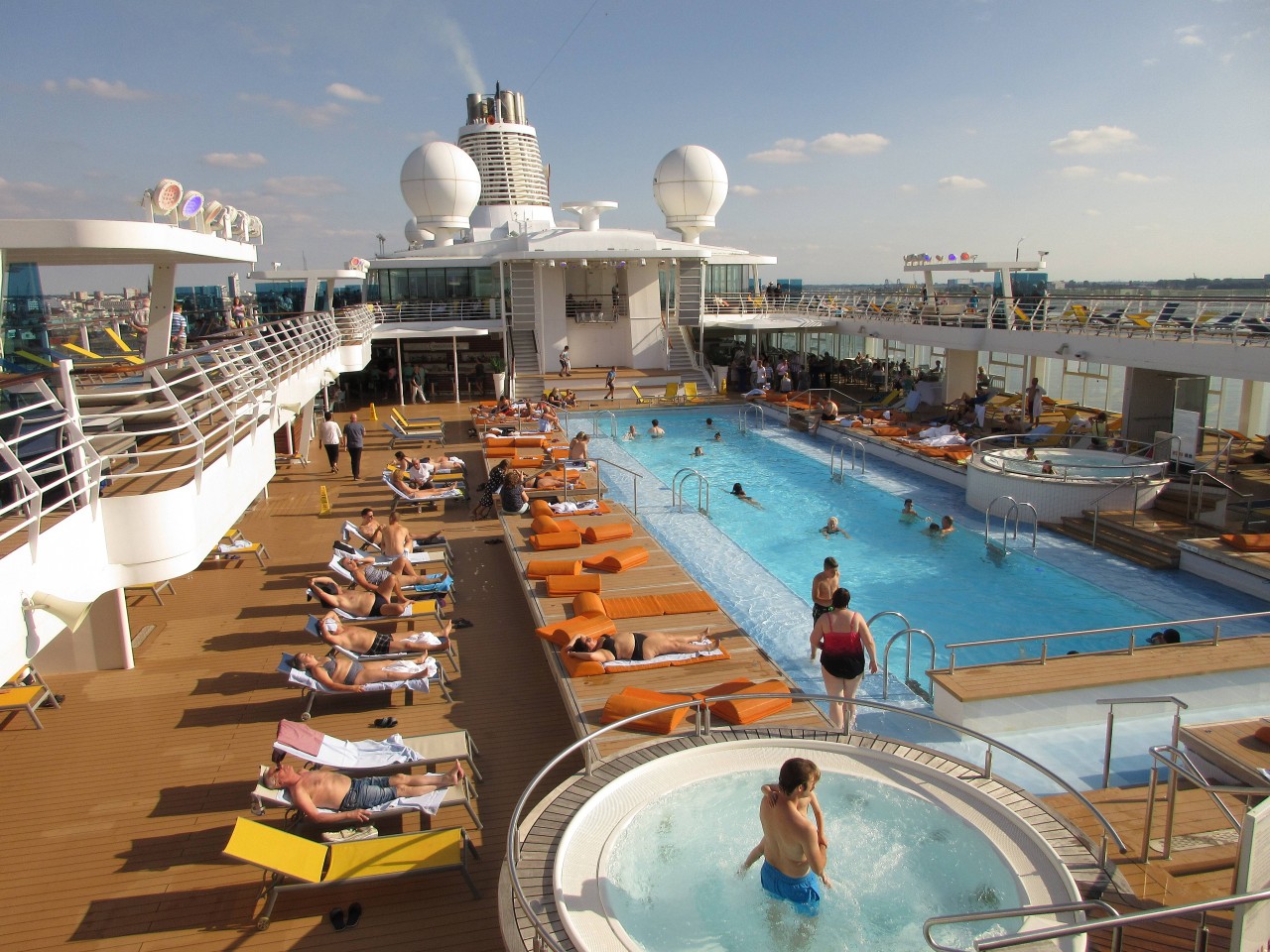 Das Außen-Pool-Deck der „Mein Schiff 3“