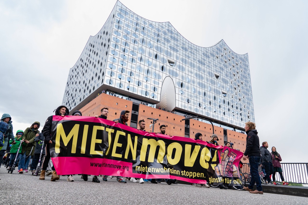 Das Unternehmen Vonovia ist einer der Gründe, warum Menschen wie hier 2019 in Hamburg gegen zu hohe Mieten auf die Straßen gehen.
