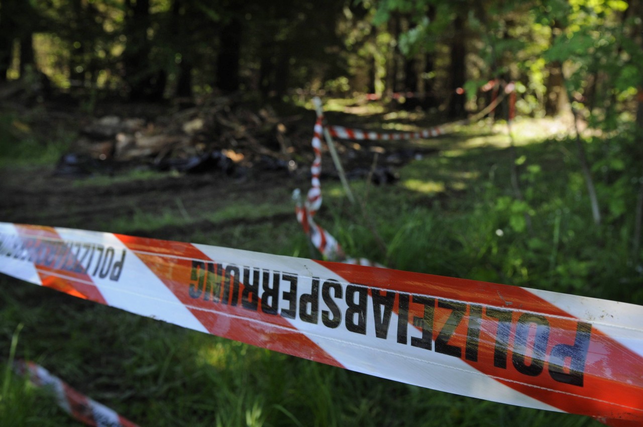 In einem Waldstück im Sauerland wird die Leiche von Levke Straßheim gefunden (Symbolbild).
