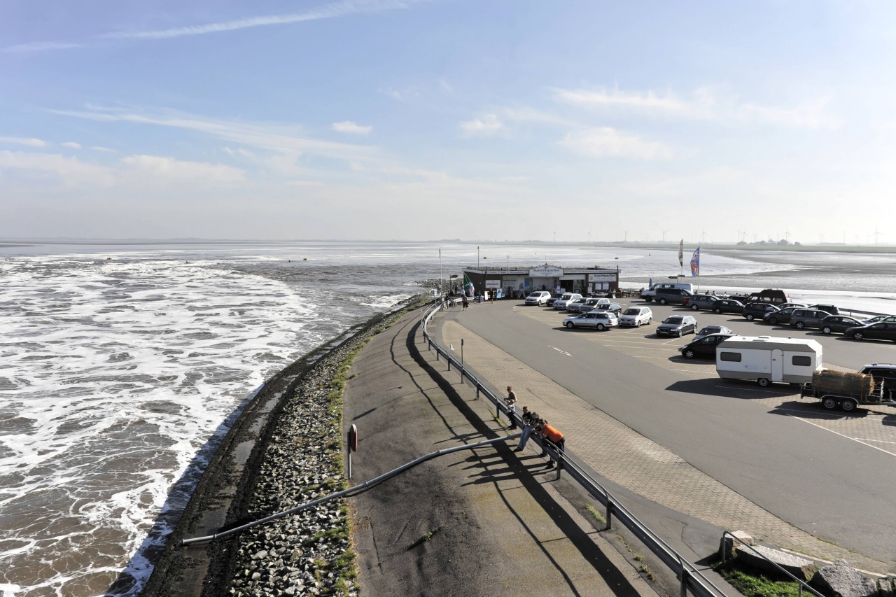 Ein Parkplatz an der Nordsee (Symbolbild).