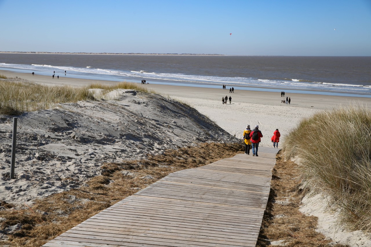 Langsam füllen sich die Orte an der Nordsee und Ostsee wieder mehr. Langsam füllen sich die Orte an der Nordsee und Ostsee wieder mehr.