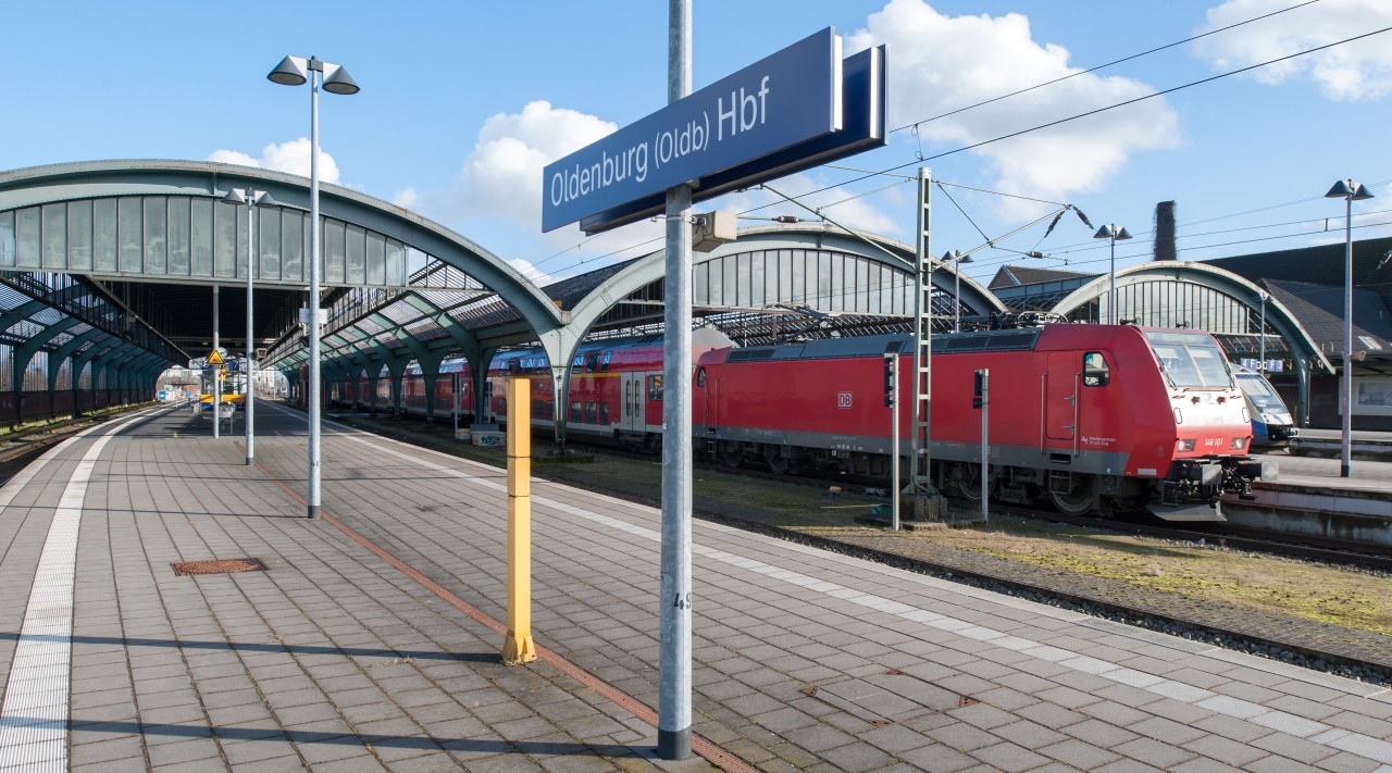 Der Zug verließ mit den Kindern den Bahnhof in Oldenburg, die Mutter blieb zurück. (Symbolbild)