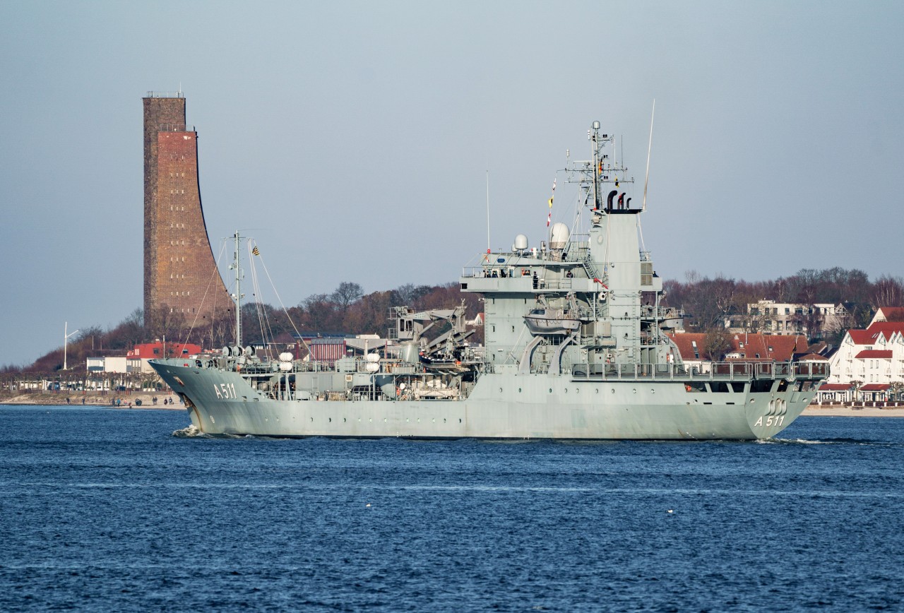 Das Versorgungsschiff Tender „Elbe“ läuft aus Kiel zur Verstärkung der Nato-Nordflanke in die Ostsee aus. 