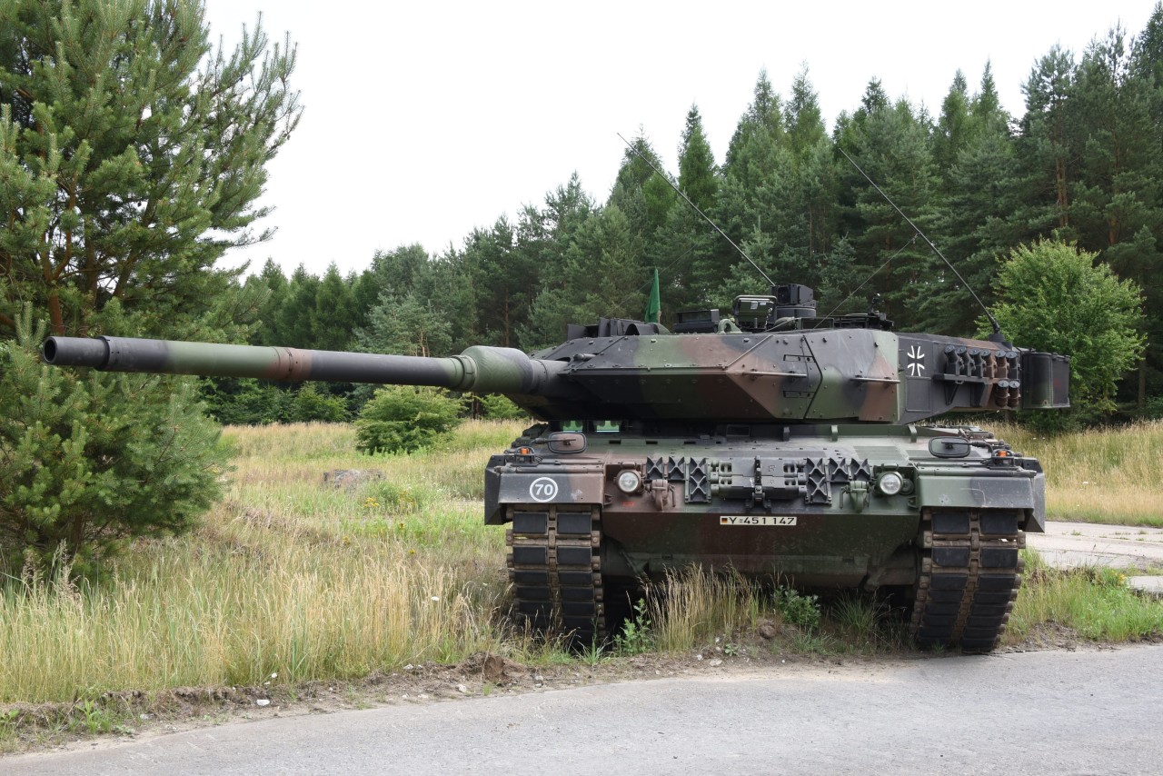 Zu Übungszwecken kommen auf dem Truppenübungsplatz Bergen immer wieder Kampfpanzer zum Einsatz (Archivbild).