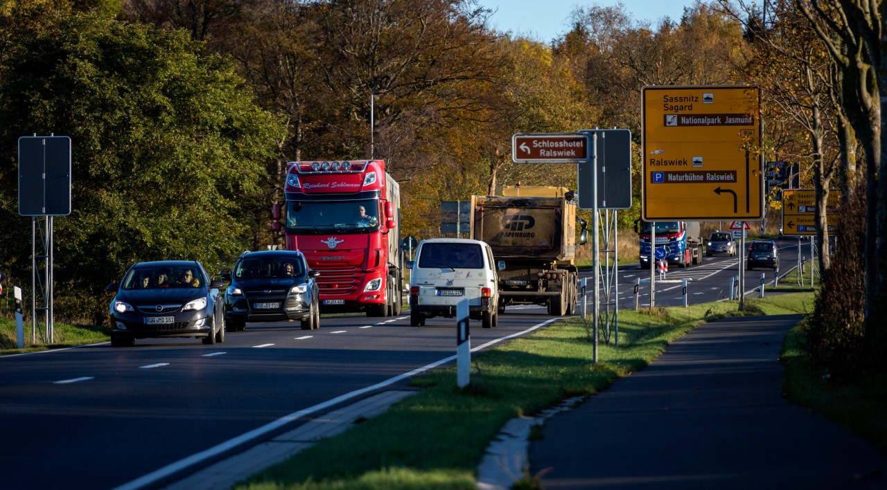 Rügen: Auf der Bundestrasse 96 bei Ralswiek ereignete sich einst ein katastophaler Unfall.