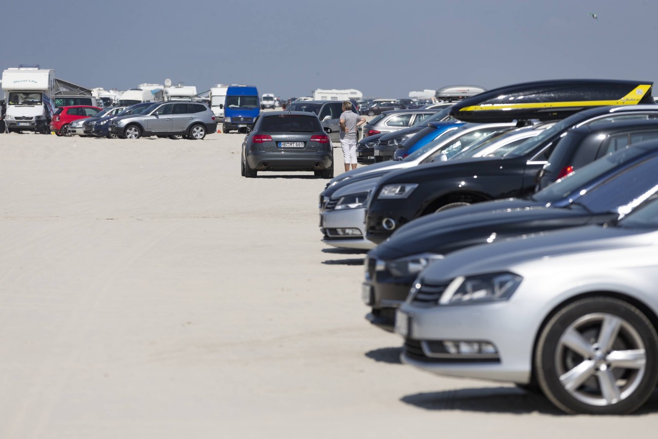 In Sankt Peter-Ording dürfen Autos sogar am Strand parken. 