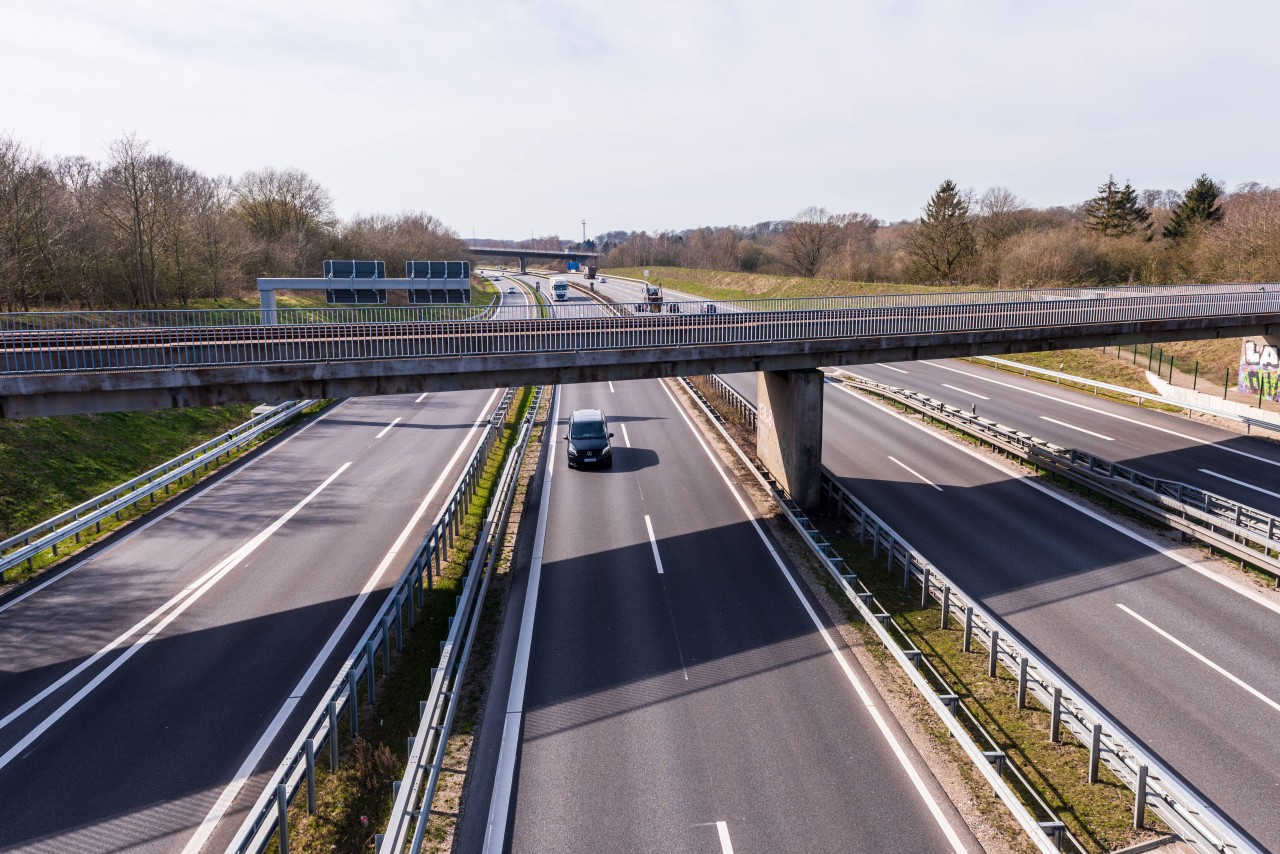 Schleswig-Holstein: Auf der Autobahn machten Verkehrsteilnehmer in Richtung Kiel eine ungewöhnliche Entdeckung (Symbolbild). 