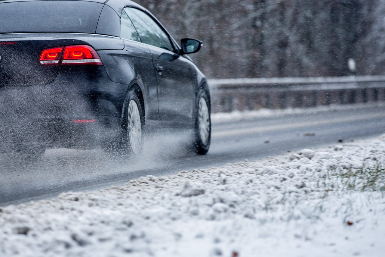 Im Winter ist auf den Straßen besondere Vorsicht geboten.