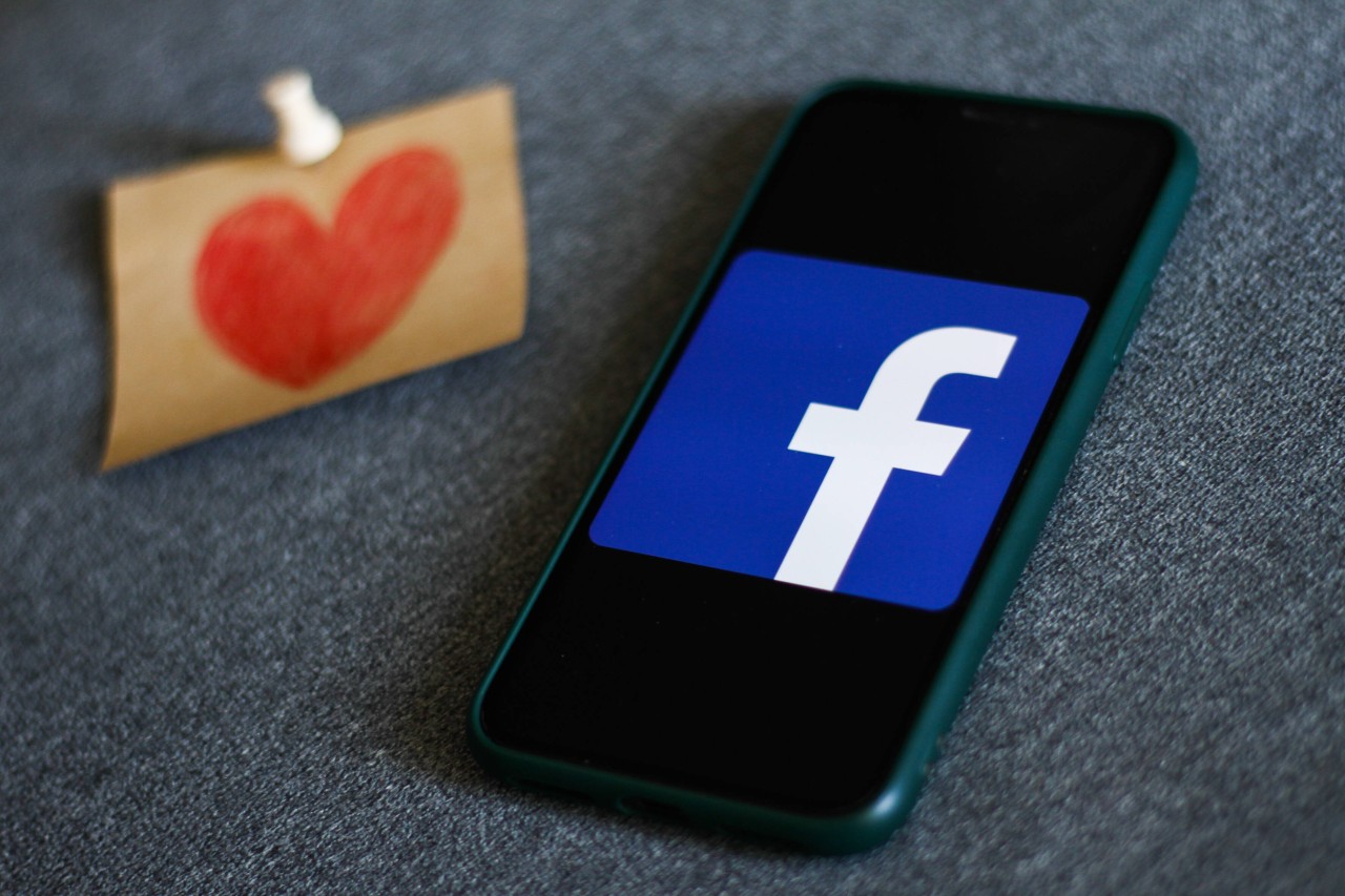 Eine Frau in Stralsund wurde über Facebook Opfer eines sogenannten Liebesbetruges 