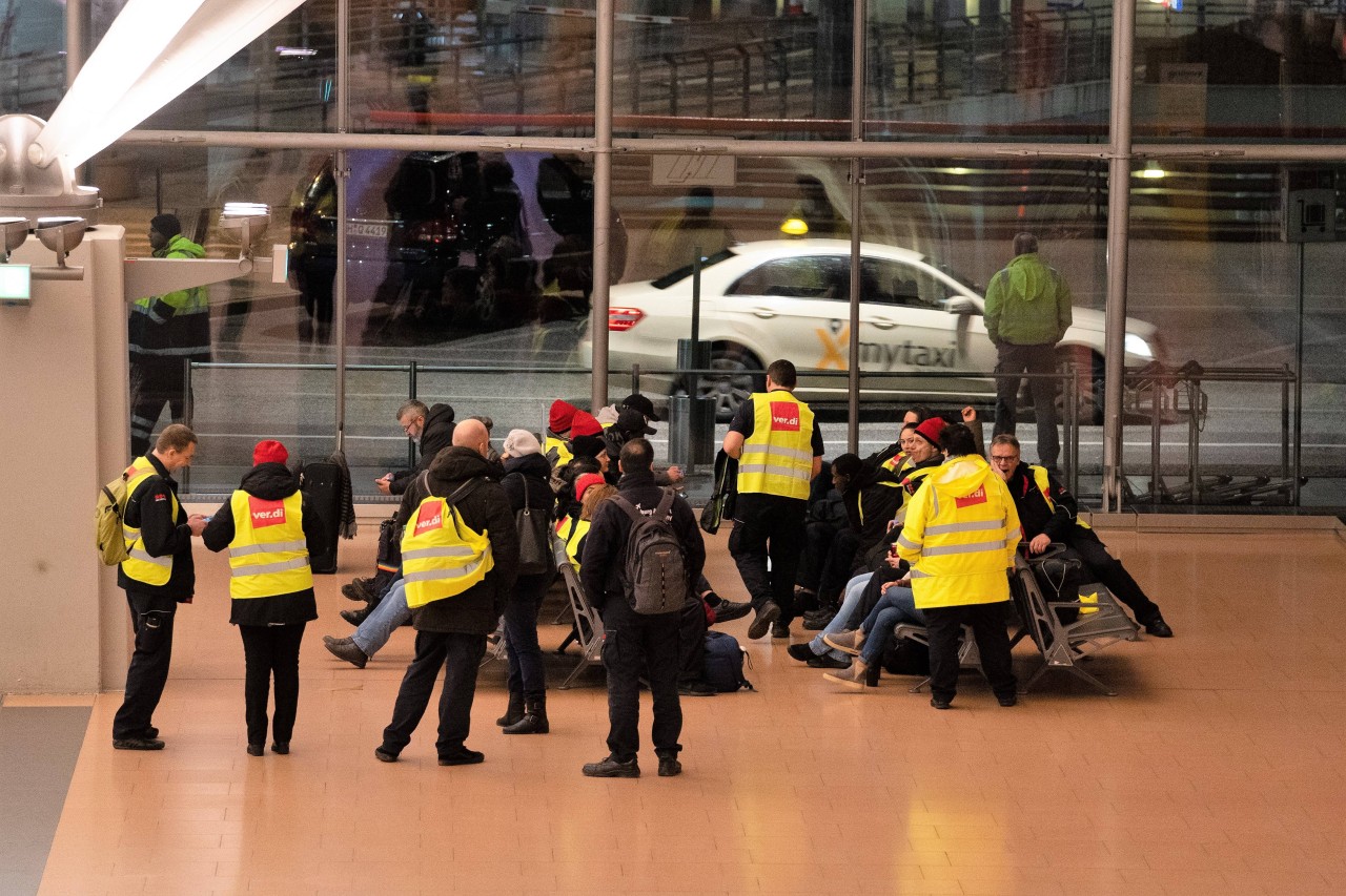 Sicherheitspersonal am Flughafen Hamburg bei einem früheren Streik. 