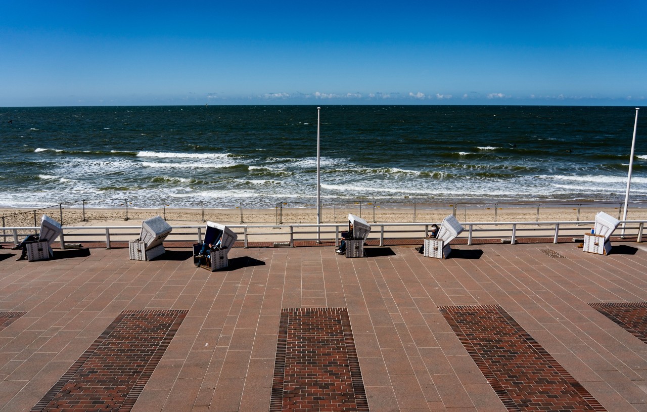 Noch ist die Uferpromenade in Westerland leer – doch das könnte sich in wenigen Tagen ändern.