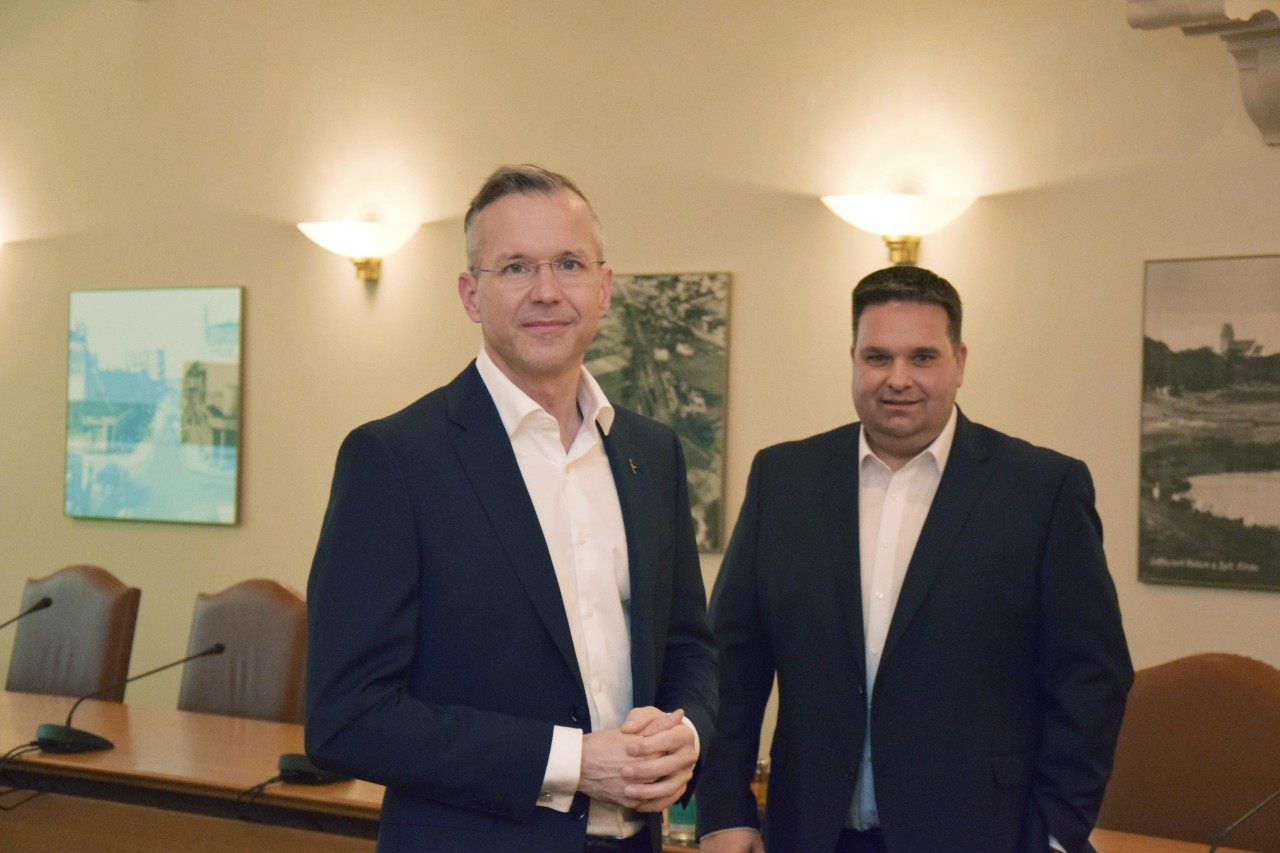 Die verbliebenen Bewerber Nikolas Häckel (links) und Clemens Raab.