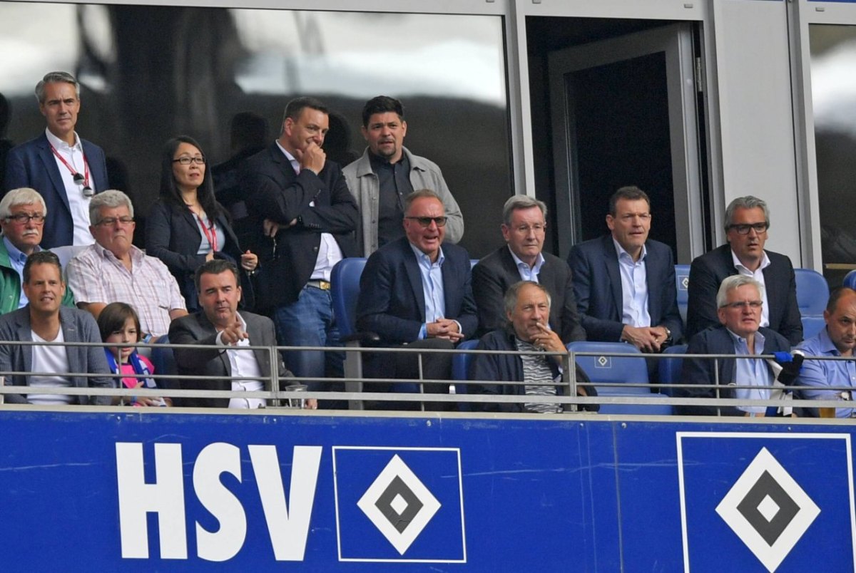 Tim Mälzer HSV Tribüne.jpg