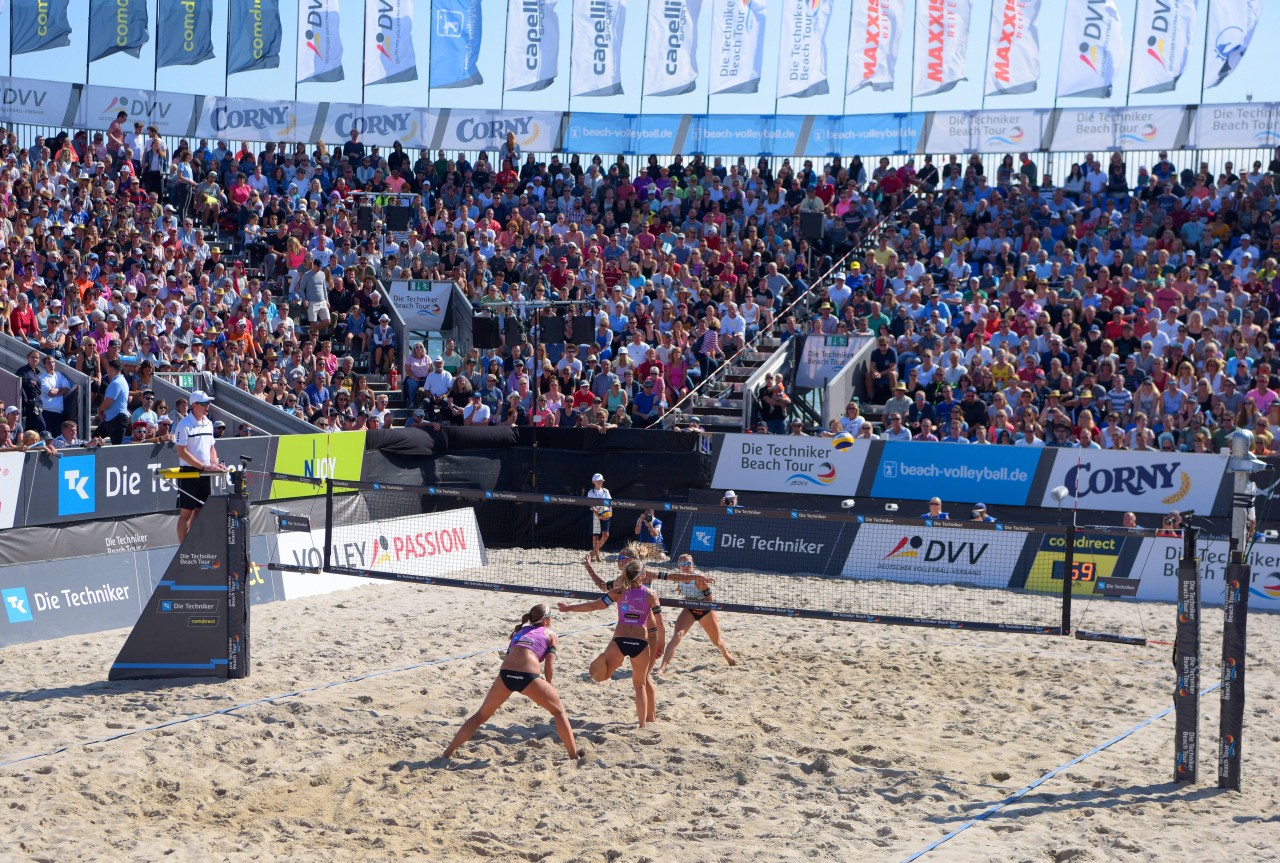 Aufnahme aus 2018: Auch damals wurden die besten deutschen Beachvolleyballer- und ballerinnen in Timmendorfer Strand gekürt